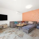 Nur Villa