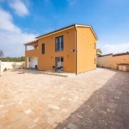 Nur Villa