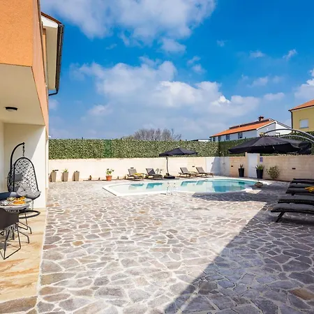 Villa Nur