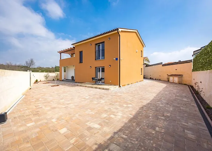 Nur Villa